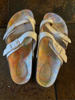 White Double Buckle Sandals with Multicolor Swirl Footbed